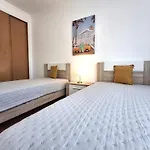 Sun Waves Family Apartment *