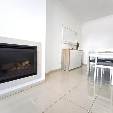 Sun Waves Family Apartment *